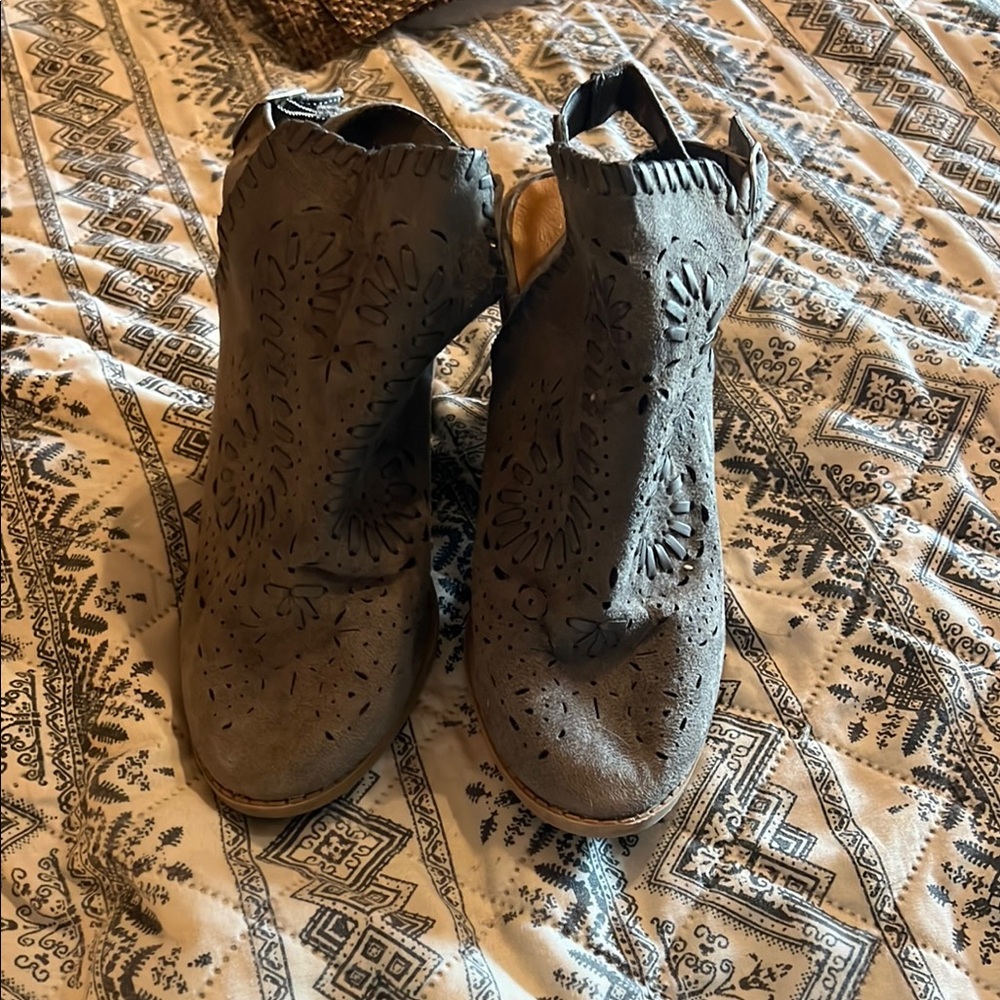 Heeled booties